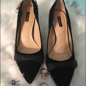 Alex& Marie Black Pumps